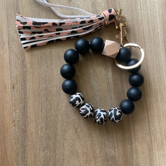 KEYCHAIN WITH TASSLE - Picture 11 of 12